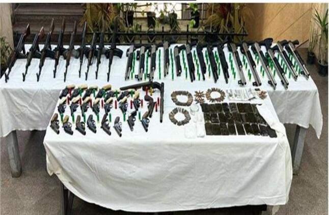 حملات تطهير «الحجيرات».. ضبط 17 كيلو مخدرات و10 رشاشات آلية بقنا