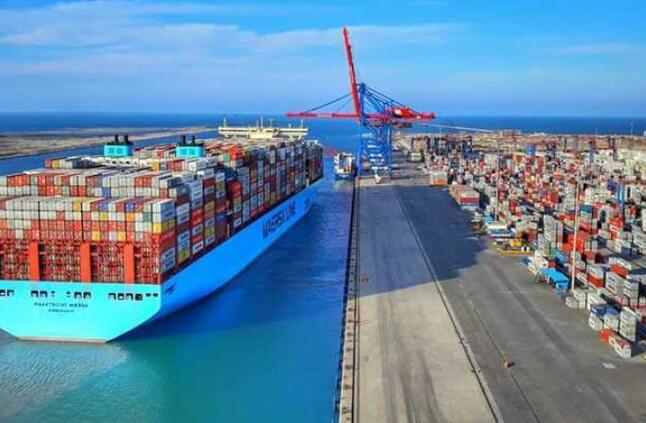ميناء دمياط يستقبل 40 سفينة حاويات وبضائع عامة