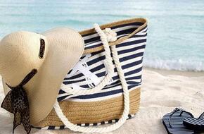 دليلك لاختيار حقيبة الشاطئ المثالية في موسم الصيف