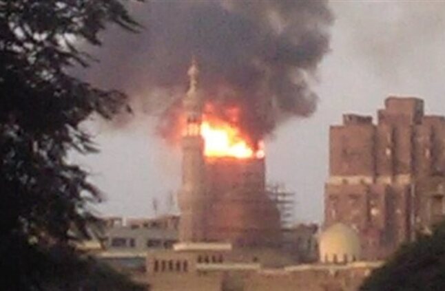 بدون إصابات.. السيطرة على حريق أعلى سطح فندق بالقاهرة