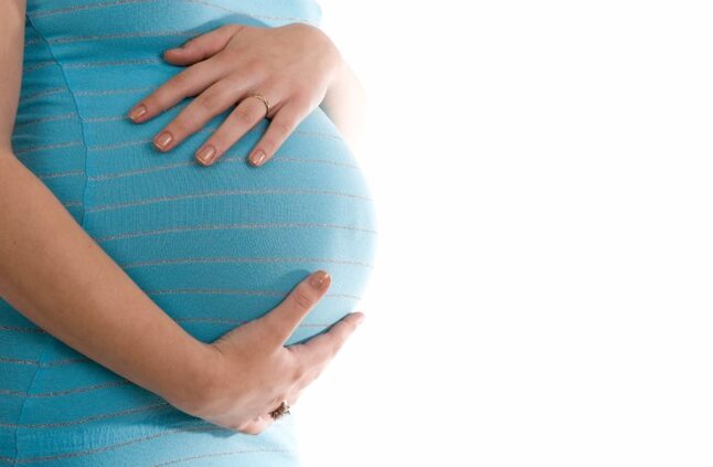 وزارة الصحة تعلن المرأة الحامل أكثر عرضة للإصابة بفيروس نقص المناعة البشرى (HIV) - صوت الأمة