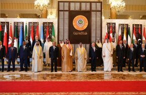إعلان قمة المنامة يدعو لتسوية شاملة للقضية الفلسطينية ويؤيد عقد مؤتمر دولي للسلام لتنفيذ حل الدولتين - صوت الأمة