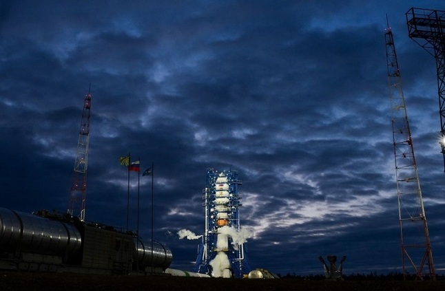 روسيا تطلق صاروخا فضائيا على متنه أقمار صناعية لأغراض عسكرية