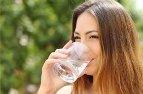 لصحة الكلى.. تعرف على فوائد شرب الماء؟