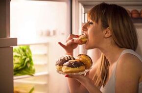 متلازمة الجوع الليلي.. 3 نصائح لتجنب الإصابة بالسمنة وزيادة الوزن