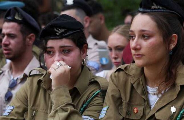 بالقنابل والقذائف والرصاص.. جيش الاحتلال يقتل جنوده بأخطاء تشعل أزمة في تل أبيب