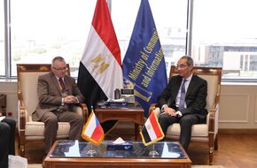 وزير الاتصالات يبحث مع سفير التشيك لدى مصر تعزيز التعاون بين البلدين فى مجالات التحول الرقمى والذكاء الاصطناعى وبناء القدرات الرقمية والتعهيد وتصميم الإلكترونيات - ICT News