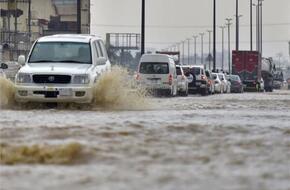 تحذير سعودي من أمطار رعدية وسيول من السبت إلى الأربعاء 