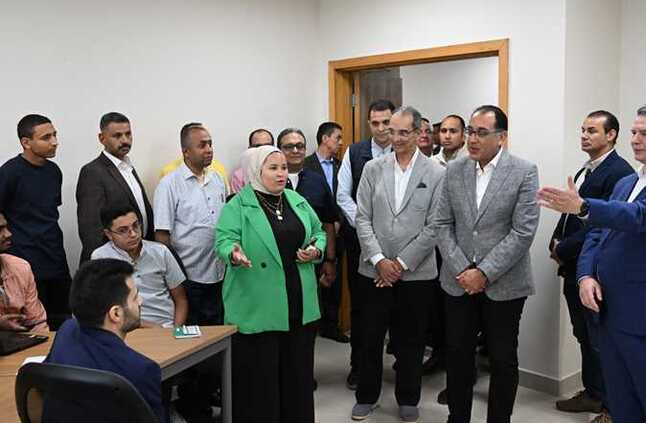 رئيس الوزراء يلتقي شباب رواد الأعمال المستفيدين من«إبداع مصر الرقمية» في بني سويف | المصري اليوم