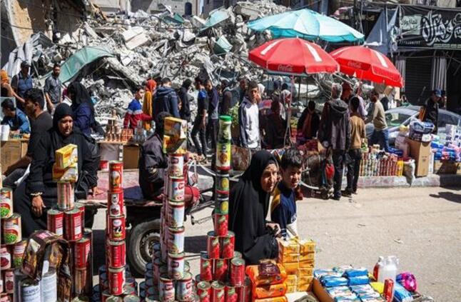 قصة «سوق الكفاف» بغزة.. بين جحيم الحصار الإسرائيلي والبحث عن لقمة العيش