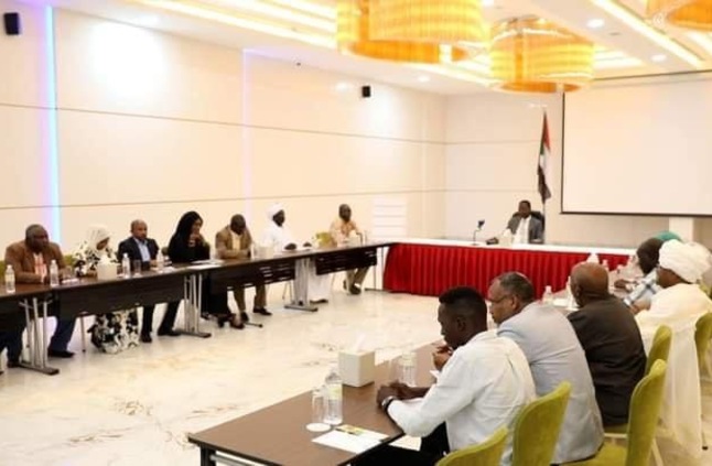 ما سبب تعليق المفاوضات بين الحكومة السودانية والحركة الشعبية؟