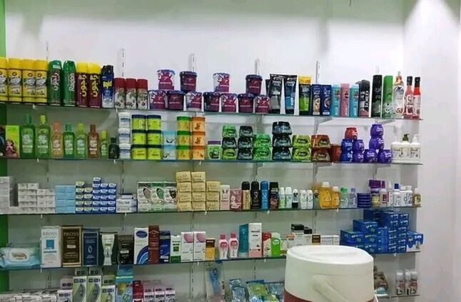 حماية المستهلك بالأقصر تضبط صيدلية غير مرخصة بالعديسات | أهل مصر