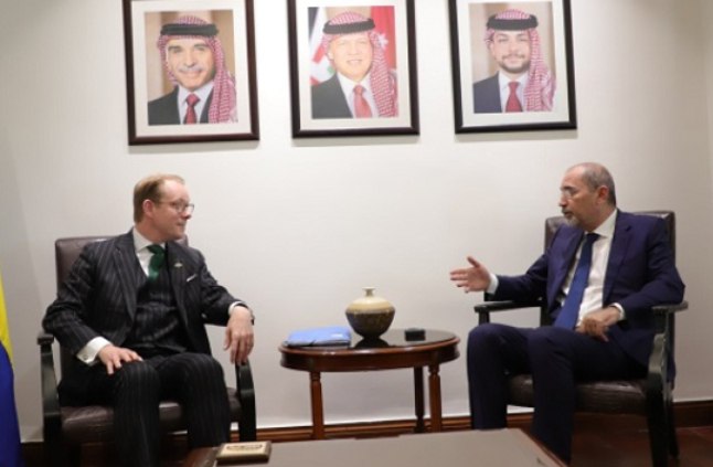 وزيرا خارجية الأردن والسويد يشددان على ضرورة وقف الحرب على غزة وإيصال المساعدات