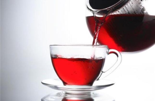 التوازن في تناول الشاي الأسود..فوائد وتحذيرات