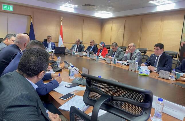 وزير السياحة يبحث سبل تطوير منتج السياحة النيلية في مصر
