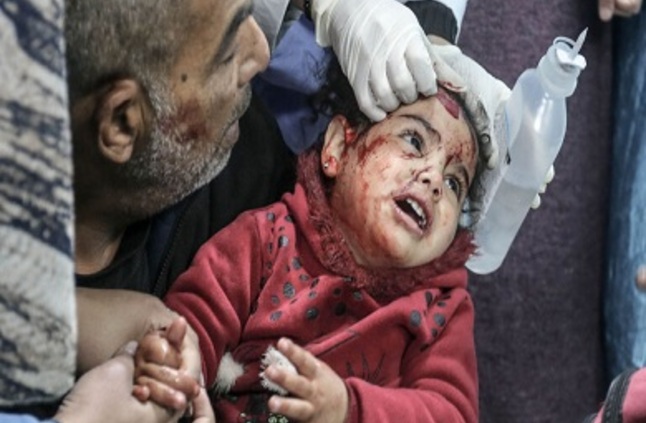 مجزرة رفح.. إسرائيل تزعم استهداف اثنين من قيادات حماس وتتجاهل عدد الضحايا وتصفهم بـ«إصابات بين المدنيين»