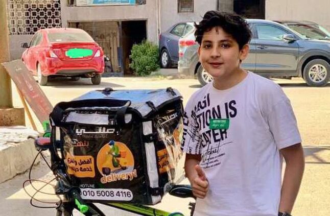 شهاب أصغر دليفري في مصر.. يسعى من أجل شراء «لاب توب» لدراسة البرمجة