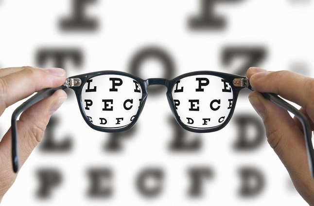 عواقب استخدام النظارات الطبية دون وصفة