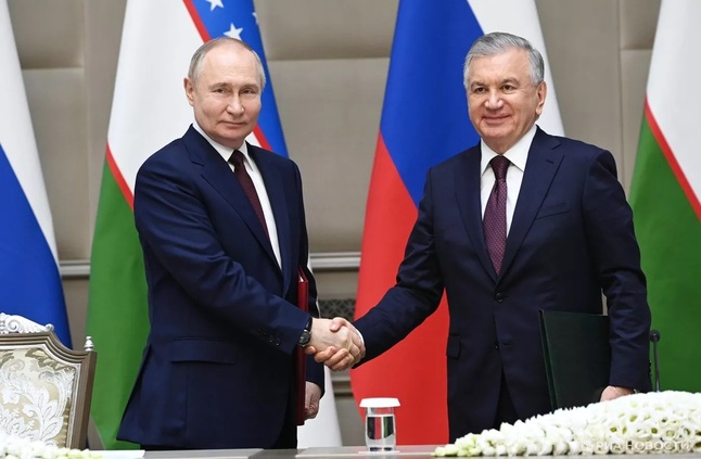 خلال زيارة بوتين.. روسيا وأوزبكستان توقعان 20 وثيقة لتعزيز العلاقات التجارية والاقتصادية