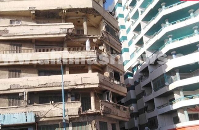 انهيار أجزاء من عقار مكون من 7 طوابق على كورنيش الإسكندرية | أهل مصر
