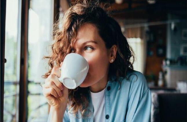 دقيقة بدقيقة.. تأثير شرب القهوة على جسمك