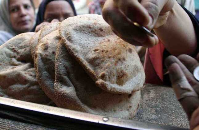 الـ100 رغيف بجنيه.. قصة آخر رفع لسعر «الخبز» عام 1988 | المصري اليوم