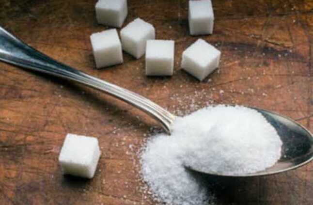 ماذا يحدث لجسمك عند تناول السكر في المشروبات يوميًا؟ | المصري اليوم
