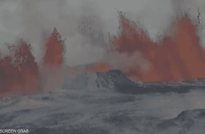 فيديو.. بركان يثور في أيسلندا ويطلق الرماد لارتفاع 50 مترا