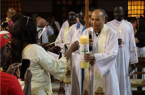 الكنائس المسيحية في بيت لحم تحتفل بـ«سبت النور»  