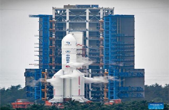 لأخذ عينات من الجانب البعيد من القمر.. الصين تطلق المركبة الفضائية «تشانغ آه-6»