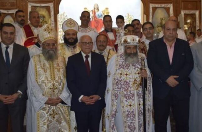 محافظ بورسعيد يشهد قداس عيد القيامة المجيد بكنيسة الحي الإماراتي