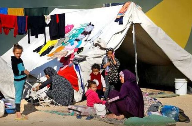 معاناة أهالي غزة داخل المخيمات.. «شهد» وشقيقها يواجهان خطر الموت بضمور العضلات