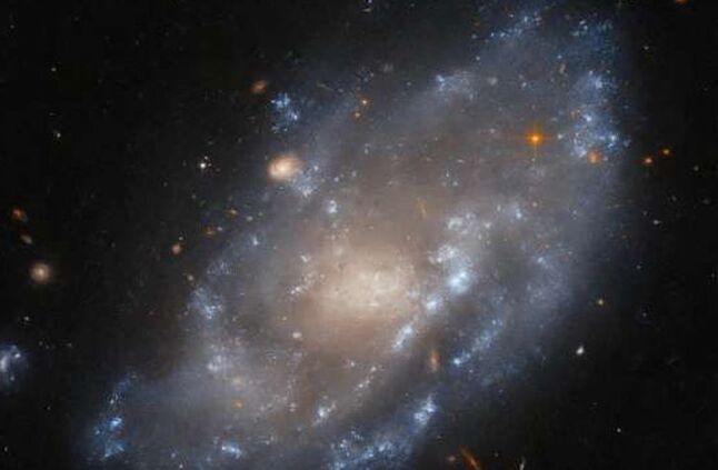 اكتشاف مجرة تصدر أشعة غريبة.. تبعد عن الأرض 100 مليون سنة