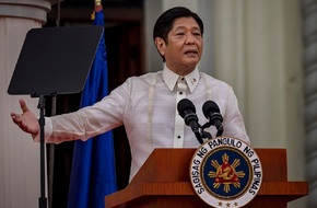 الرئيس الفلبيني يأمر بتيسير إصدار التصاريح لمشروعات البنية التحتية الرئيسية