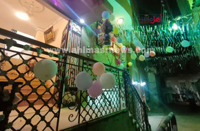 مسلم يزين منزله احتفالًا بـ عيد القيامة في الأقصر: «الأقباط اخواتنا وبيعلقوا زينا فوانيس رمضان» (صور) | أهل مصر