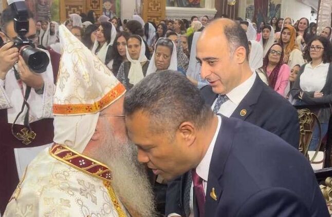 النائب محمد حمزة يشارك الأخوة الأقباط احتفالات عيد القيامة  | أهل مصر