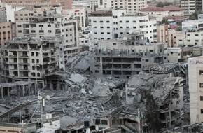 ماكرون يدعو نتنياهو إلى استكمال المفاوضات مع "حماس" للإفراج عن الرهائن