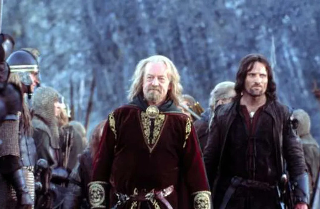 أبطال The Lord of the Rings يودعون النجم برنارد هيل: فقدنا أحد أفراد العائلة