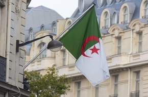 الجزائر تعدل قانون العقوبات.. المؤبد لمسربي معلومات أو وثائق سرية عن الأمن والدفاع عبر مواقع التواصل
