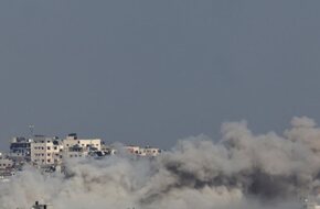 القاهرة الإخبارية تعرض بث مباشر لمشاهد لقصف رفح الفلسطينية وتصاعد ألسنة الدخان - صوت الأمة