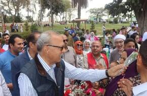 توزيع الورود على المواطنين في القناطر الخيرية احتفالا بشم النسيم | محافظات | الصباح العربي