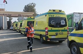 القاهرة الإخبارية: تأهب عربات الإسعاف في الجانب المصري لمعبر رفح استعدادا لأي طارئ