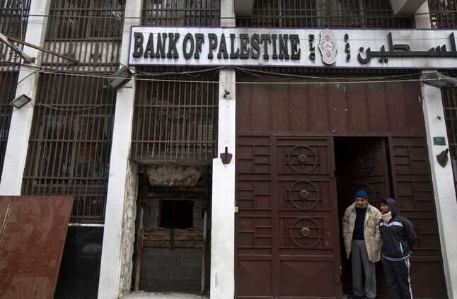 "النقد الفلسطينية" تحقق في سلسلة سرقات في بنك فلسطين بغزة