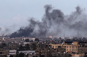 عشرات الشهداء والجرحى في قصف الاحتلال الإسرائيلي المتواصل على قطاع غزة في يومه الـ215