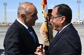 رئيس الوزراء يستقبل نظيره الأردني بمطار القاهرة لترؤس أعمال اللجنة العليا المشتركة
