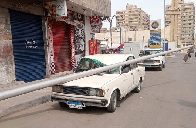 إصابة طالبين جراء تصادم سيارة أجرة بعمود إنارة في سوهاج  | أهل مصر