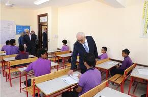 وزير التعليم يتابع امتحانات صفوف النقل بمدرسة مصطفى كامل الرسمية المتميزة