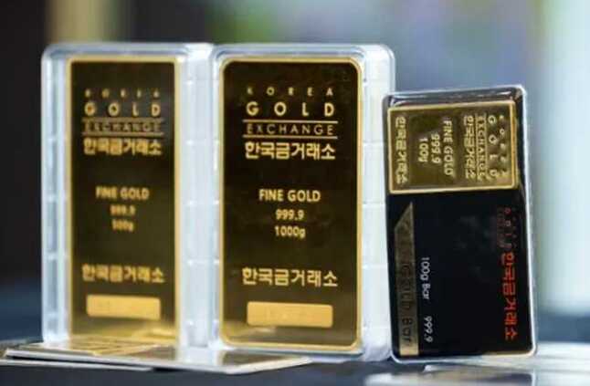 «السبائك تُباع في الشوارع».. إقبال كبير على شراء الذهب في إحدى الدول الآسيوية | المصري اليوم