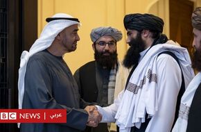 طالبان في ضيافة الإمارات: ماذا يريد محمد بن زايد من سراج الدين حقاني؟ - BBC News عربي