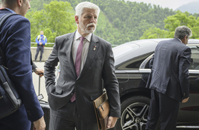 رئيس التشيك: مؤتمر سويسرا يبحث تحقيق السلام الحقيقي في أوكرانيا